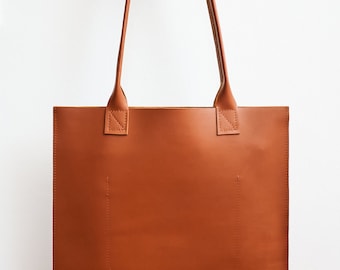 Hand Bag / Léonny Cha / Leather tote bag