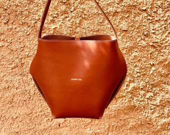 Unique Leather Handbag: Exceptional Craftsmanship