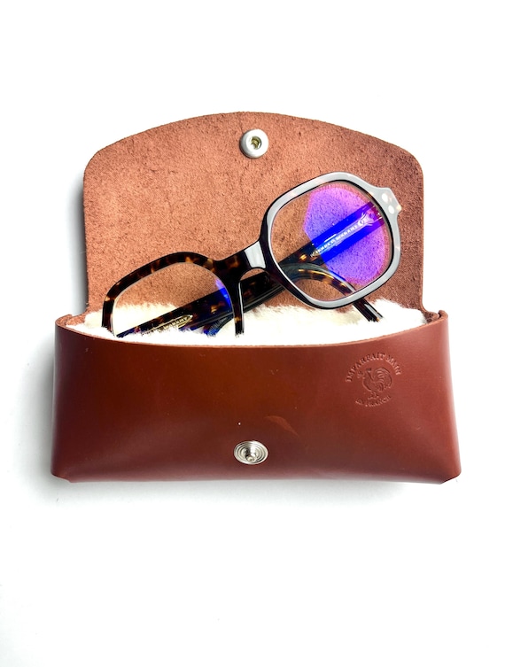 Leather Glasses Case – Sheepskin Lining, Handmade Craftsmanship