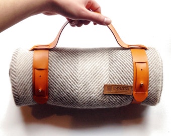 The leather plaid holder for picnic fans! Handmade by Léonny Cha.