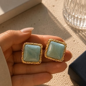Pendientes de acero inoxidable con piedra azul cielo, pendientes cuadrados dorados, joyería de inspiración vintage, pendientes llamativos, regalo para mujer.