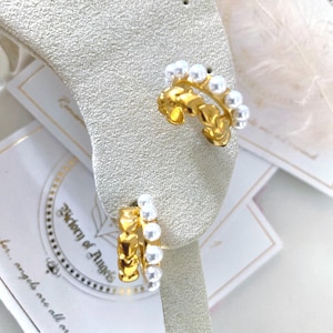 Gold stainless steel pearl double hoops,gold hearts pearl details double  hoops, luxury waterproof modern gold pearl hoops