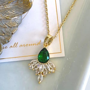 Vintage retro dainty emerald green stainless steel pendant•emerald green waterproof anti tarnish crystal topaz necklace•christmas gift