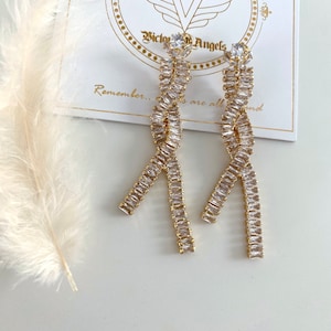 Crystal dainty modern gold wedding party chandelier earrings, bridal chandelier earrings bridesmaid party earrings
