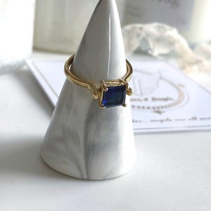 Gold royal blue  crystal stainless steel modern classy ring one size•waterproof anti tarnish luxury one size blue women ring
