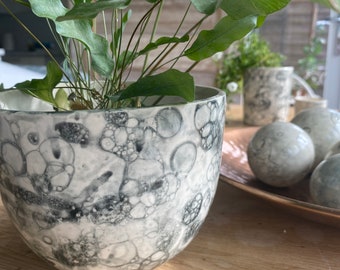 Marble effect ceramic plant pot