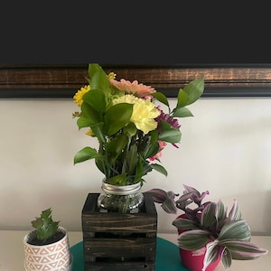 Hölzernes Einmachglas-Herzstück, rustikaler Pflanzer und Vase für Hochzeit, wiedererlangte Organizer-Aufbewahrungs-Caddy
