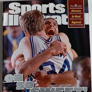 Sammlerstück Sport illustrierte Magazin Oh so süß Shane Battier und mike Dunleavy Feiern Herzog&#39;s dritter ECAA Titel 9.April 2001