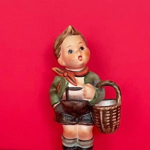 Vintage Goebel Hummel Village Boy 51 Korb Porzellan Sammlerfigur