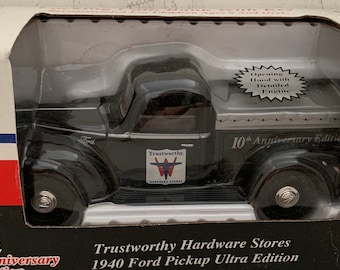 1940年代の赤いフォードピックアップのレプリカ、重厚なゴムの