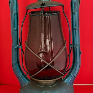 Vintage Dietz Kerosene Monarch Oil Lantern Red Fitzall Globe Blue Body 14&quot;