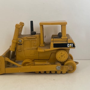 Norscot 1:50 Caterpillar D8R Series II Track-type Tractor
