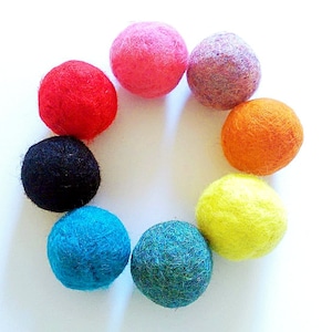 Felted Wool Ball Cat Toys Set of 4 Balls Handmade Toys for Cats, Wool Dryer Balls, Cat Fetch Toy, G ift  for Cat, Safe Kitten Toys