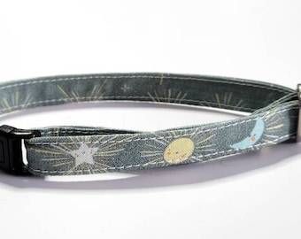 Collares para gatos grises con estrellas, soles y lunas, con cascabel, cierre de seguridad de liberación rápida, aptos para gatitos y gatos de tamaño pequeño a grande.