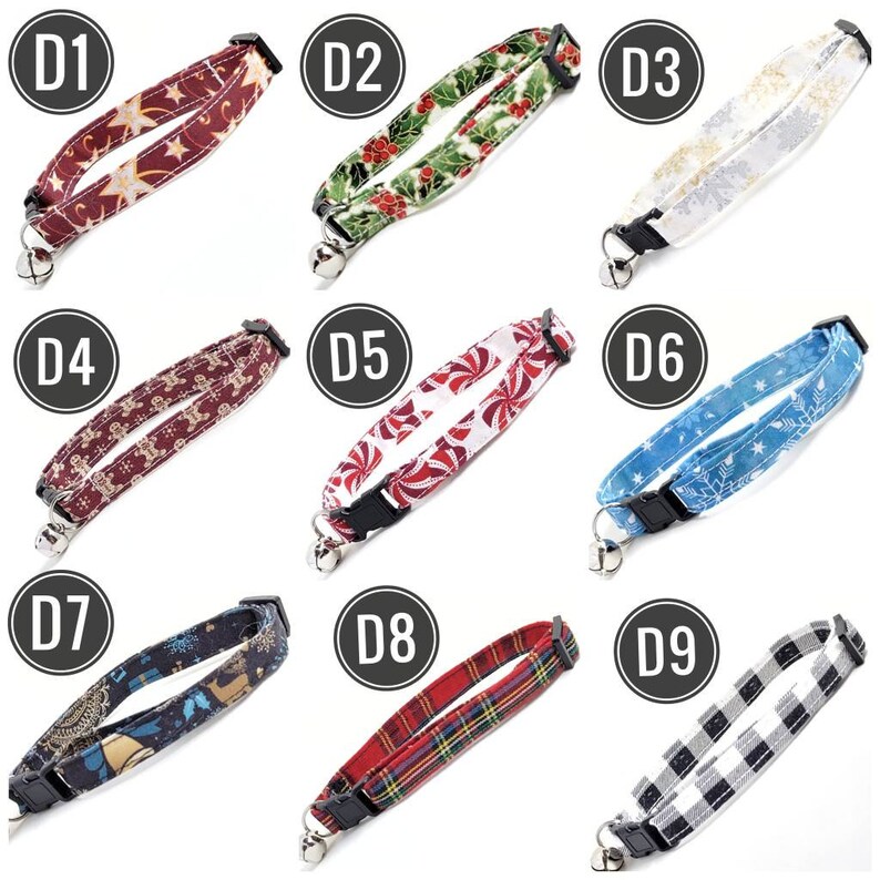 K&ouml;nnte beinhalten: Neun Katzenhalsb&auml;nder mit verschiedenen weihnachtlichen Mustern. Designs umfassen Sterne, Stechpalmen, Schneeflocken, Lebkuchenm&auml;nner, Zuckerstangen, Schneeflocken, Paisley, Schottenkaro und B&uuml;ffelkaromuster. Jedes Halsband hat eine schwarze Schnalle und eine kleine silberne Glocke.