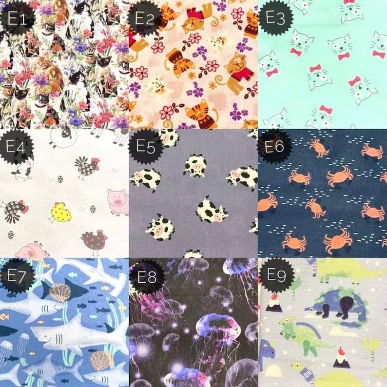 K&ouml;nnte beinhalten: Eine Sammlung von Stoffmustern mit verschiedenen Mustern. Designs umfassen Katzen, Blumen, Nutztiere, Krabben, Quallen und Dinosaurier. Die Farben reichen von Hellblau bis Dunkelblau, mit einer Vielzahl anderer Farben.