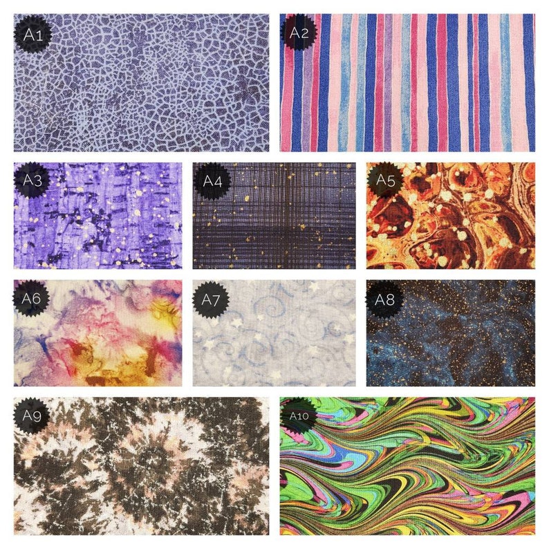 K&ouml;nnte beinhalten: Eine Sammlung von zehn Stoffmustern mit verschiedenen Designs. Die Muster umfassen Designs wie Rissstrukturen, vertikale Streifen, abstrakte Pinselstriche und Batik-Effekte. Die Farben reichen von Blau und Lila bis hin zu lebendigen, mehrfarbigen Wirbeln.