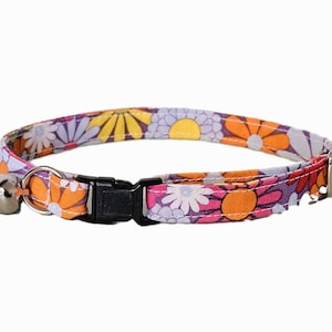 Floral Hippie Breakaway Collar with Groovy 70s Daisies, Adjustable Fit Small Kitten to Large Cat, Safe Quick Release, Retro Vintage Kitties