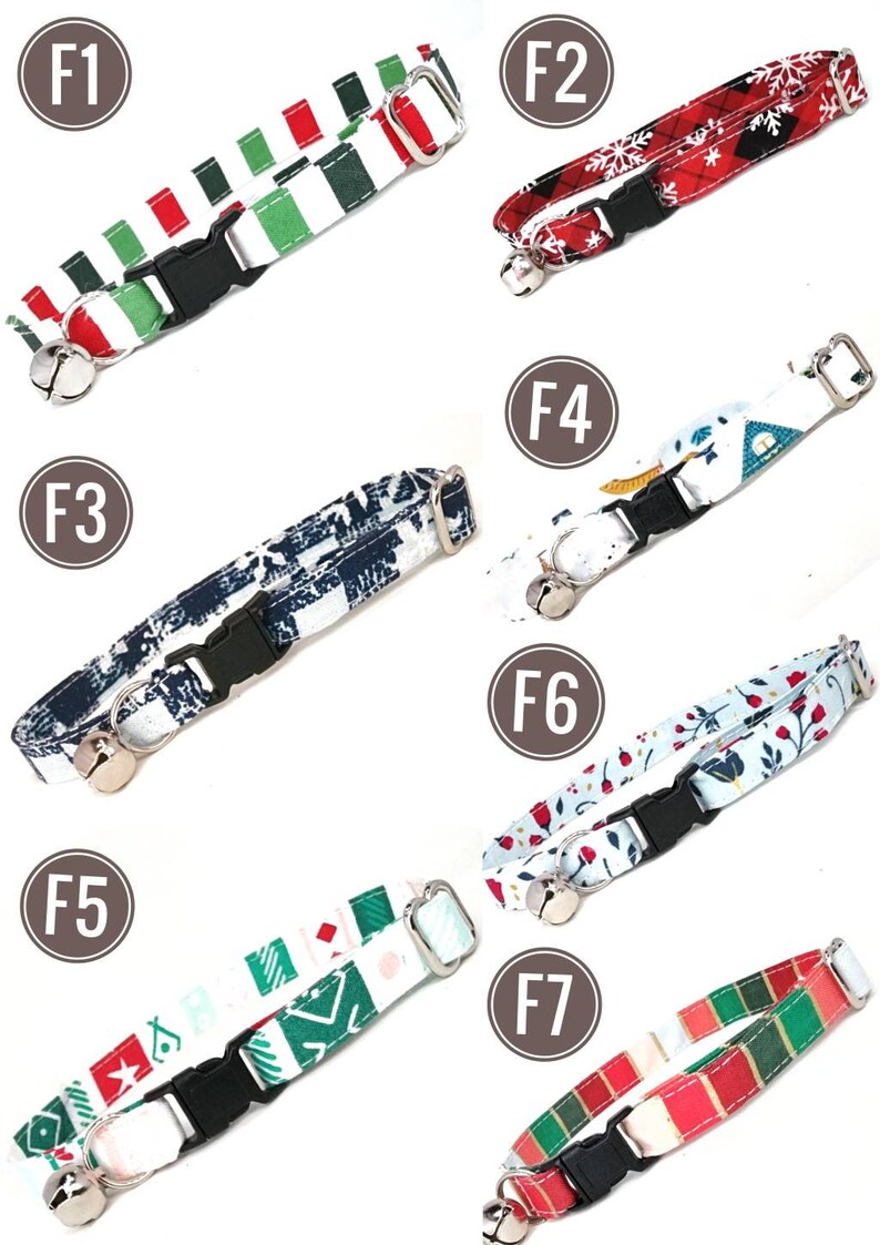 K&ouml;nnte beinhalten: Eine Sammlung von sieben Katzenhalsb&auml;ndern mit verschiedenen Mustern. Designs umfassen rot-gr&uuml;ne Streifen, Schneeflocken, abstrakte Blau-Wei&szlig;-Muster, geometrische Formen und Blumendrucke. Jedes Halsband hat eine schwarze Schnalle und eine silberne Glocke.
