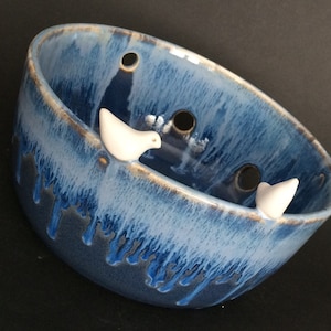 Handmade ceramic lovebirds yarn/wool bowl in Snowy blue.