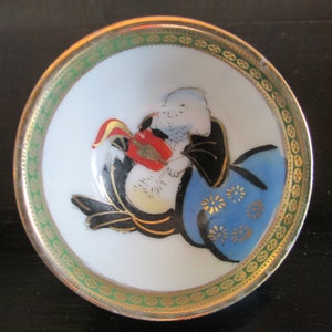 Early 1900&#39;s Kutani signed sake cup with poem and hand painted figure in center!