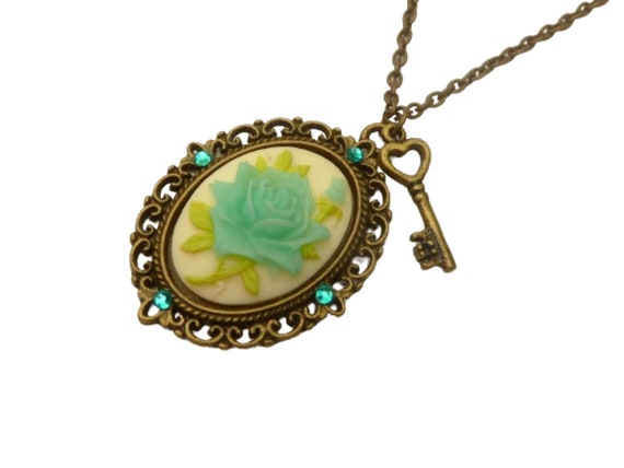 Collier Turquoise Verte - 3 Rangs De Perles 6mm, 330 Carats, Fermoir Camée, Neuf Avec étiquettes
