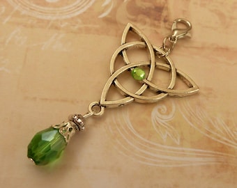 Irish style jewelry pendant, green silver colored, Celtic knot jewelry, bag pendants, necklaces and bracelets, case pendant
