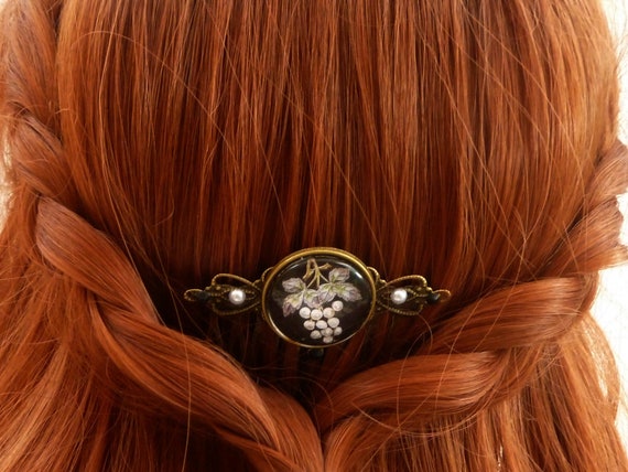 Nostalgic Hair Comb With Grapes and Leaves Motif Black White  display picture 1