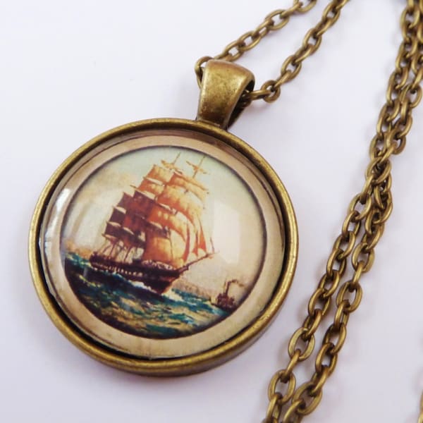 Antike Halskette mit Segelschiff Motiv, Navigation, Seefahrt, Meer,