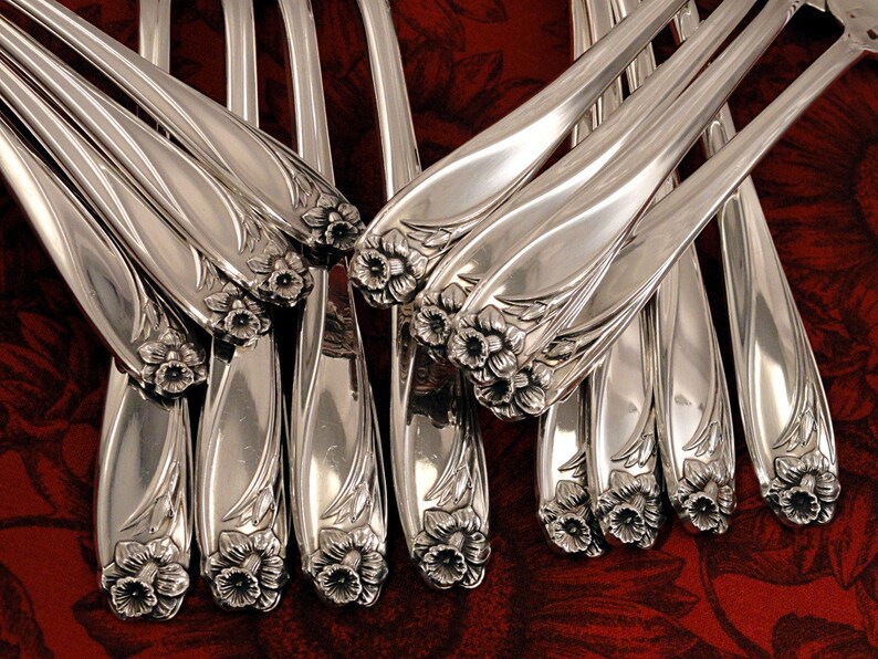 Daffodil Silverware Set Dinner Service For 4 8 12 Or 16 International 1847 Rogers Bros Vintage 1950 Silver Plate Silverplate Flatware
