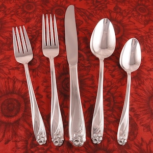 Minty Place Settings DAFFODIL by 1847 Rogers Bros _ Vintage 1950 Silverplate _ Priced per 5 Piece Dinner Place Setting