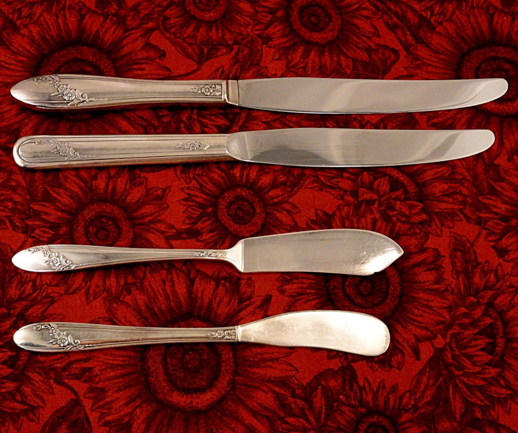 Minty Queen Bess II Choice Pieces by Oneida Community Tudor