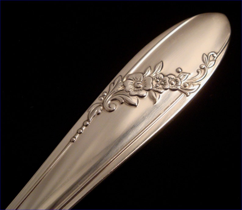 Set 4 Individual Butter Spreader Knives Queen Bess II Vintage Silverplate 1946 Oneida Community Tudor Plate Silver Plate Flatware