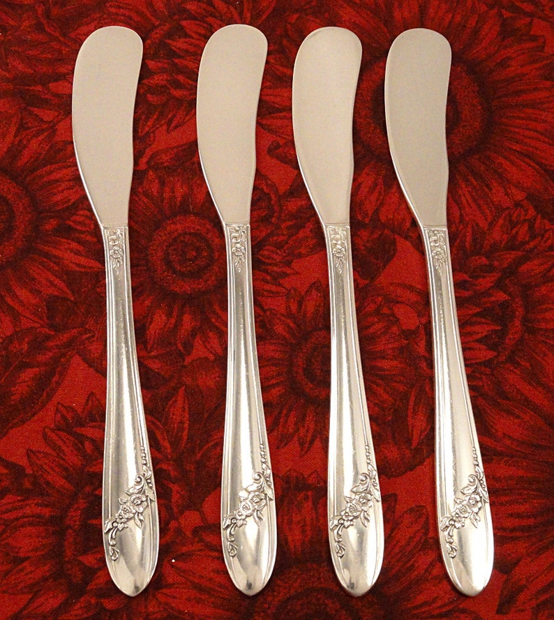 Set 4 Individual Butter Spreader Knives Queen Bess II Vintage Silverplate 1946 Oneida Community Tudor Plate Silver Plate Flatware