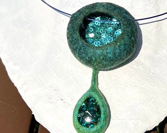 Pendant made of the finest merino wool with silk with sequins and drops made of epoxy resin 5 cm wide, 9.5 cm long with steel cable 46 cm long