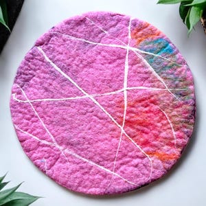 Coussin de siège rond en laine feutrée rose, coussins de chaise colorés en feutre, coussin de chaise, coussin de siège, coussin de sol, coussin de siège de sol aspect galet rose