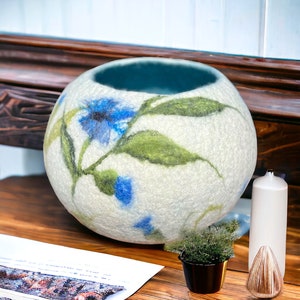 Bol feutré à la main &#39;Bleuet&#39; - Grand bol rond à poser au sol comme décoration hyggelig - Bol en feutre - Organisateur de rangement unique et durable