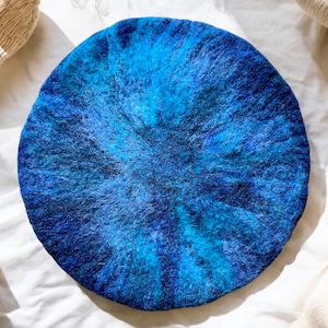 Coussin de siège rond en laine feutrée en bleu, coussins de chaise colorés en feutre, coussin de chaise, coussin de siège, coussin de sol, coussin de siège de sol bleu foncé