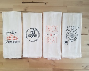 Halloween Kitchen Towel, Halloween Kitchen Decor, Hello Pumpkin Towel, October 31st Towel, Trick or Treat Towel, Happy Halloween, Dish Towel