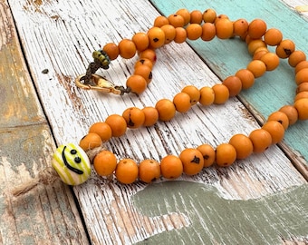 Short seed pearl necklace - boho style - smiley - pendant - 52 cm