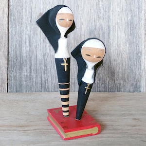 Japanese Wooden Doll, 2 Nuns, Kokeshi Doll, Wooden Figurines, Vintage Doll, Kokeshi Woodworking Crafts, Japanese Vintage, Made in Japan