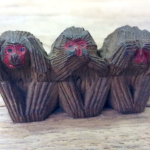 Three Wise Monkeys Doll, Sansaru Doll, Folk Toy, Vintage Japanse Doll, Monkey Covering Eyes Ears Mouth, Height 1 inche