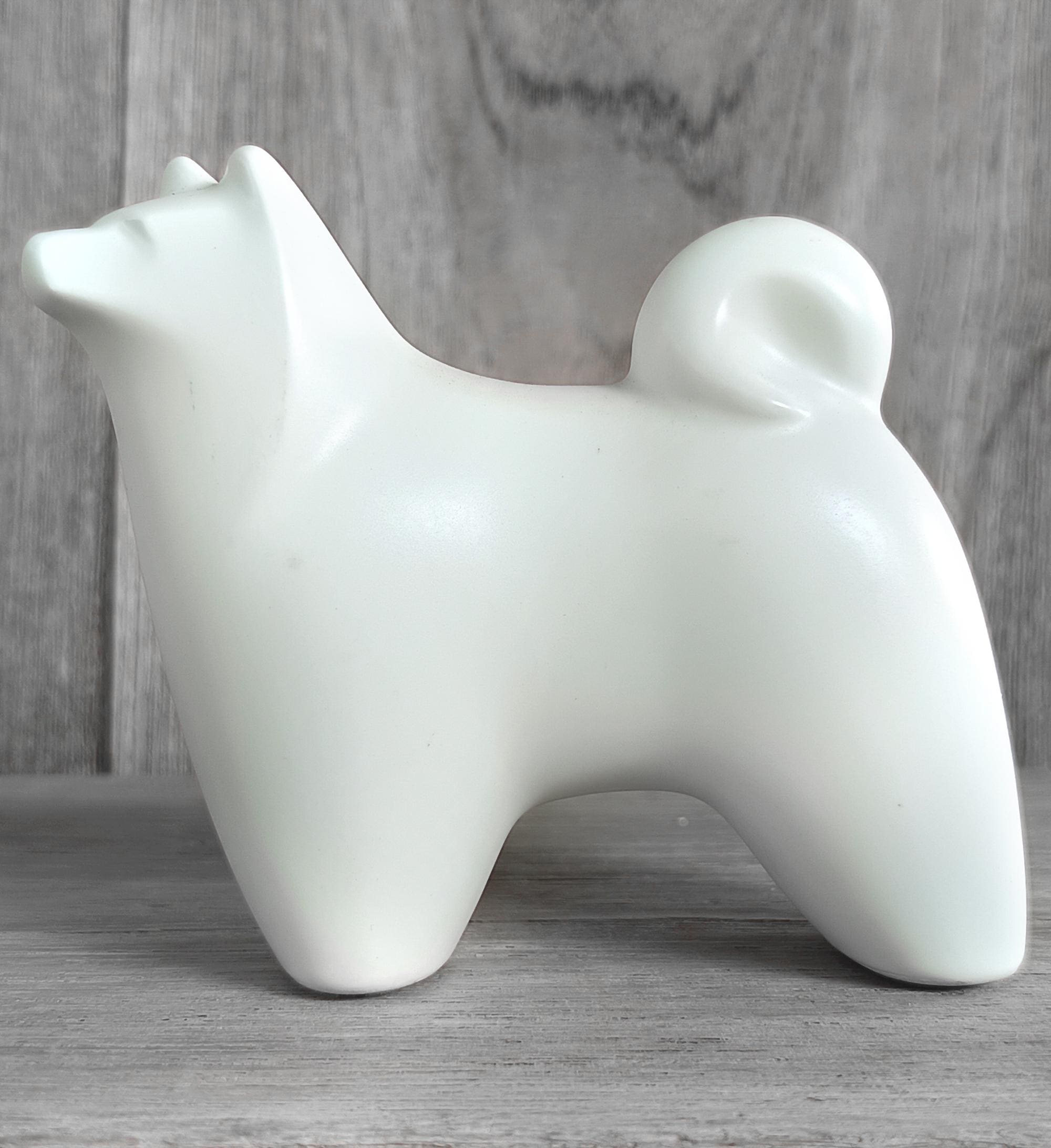 Hachiko Dog , Japanese Akita Dog, White Ceramic Dog Statue