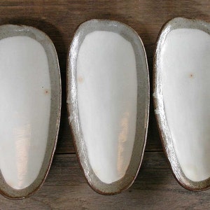 Japans keramiek, keramische plaat, set van 3 sushiborden, ontworpen als oester, bijgerechten, verjaardagscadeau, gemaakt in Japan.