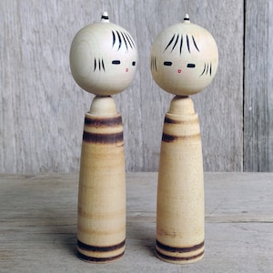 Japanese Wooden Doll, 2 Vintage Kokeshi Dolls, Girl Dolls, Kokeshi Woodworking Crafts, Japanese Vintage, Hight 4 &quot; inches, Made in Japan