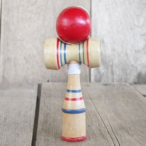 Kendama De Madera De Haya Ganzoo – Juguete Tradicional Japonés Para Mejorar Coordinación Y Destreza, Bola Y Copa Portátil
