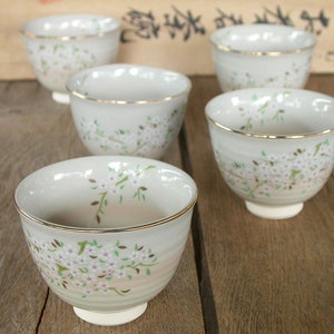 Japanese Vintage Cup, Tea Bowl, Set of 5 Flower Tea Cups, Matcha Chawan, Matcha Cup, Tea Ceremony, Made in Japan