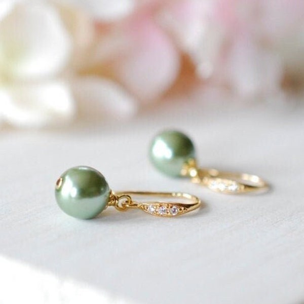 Pendientes de perlas verde salvia con ganchos de circonita cúbica de oro, joyería de boda verde salvia, regalo de dama de honor de fiesta nupcial, pendientes de gota verde