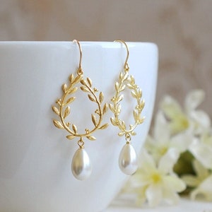 Gold Laurel Wreath Cream Ivory Teardrop Pearl Dangle Earrings. Wedding Earrings, Bridal Earrings, Bridesmaids Gift, Bridal Jewelry