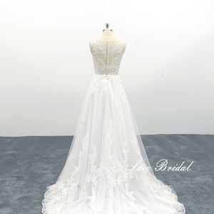 Romantic A-line Wedding Dresses Ivory Soft Tulle Bridal Gown Lace wedding dresses Custom Bride Dress